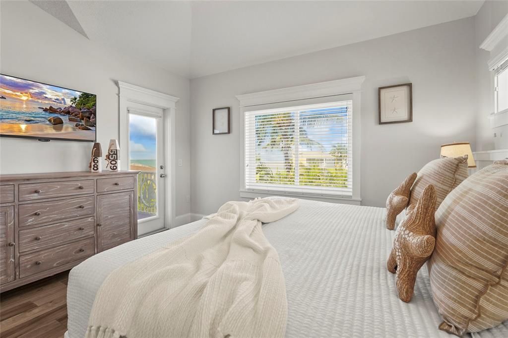 合同活跃: $2,995,000 (7 贝兹, 6 浴室, 3078 平方英尺)