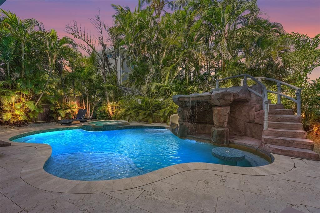 合同活跃: $2,995,000 (7 贝兹, 6 浴室, 3078 平方英尺)