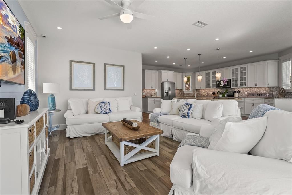 合同活跃: $2,995,000 (7 贝兹, 6 浴室, 3078 平方英尺)