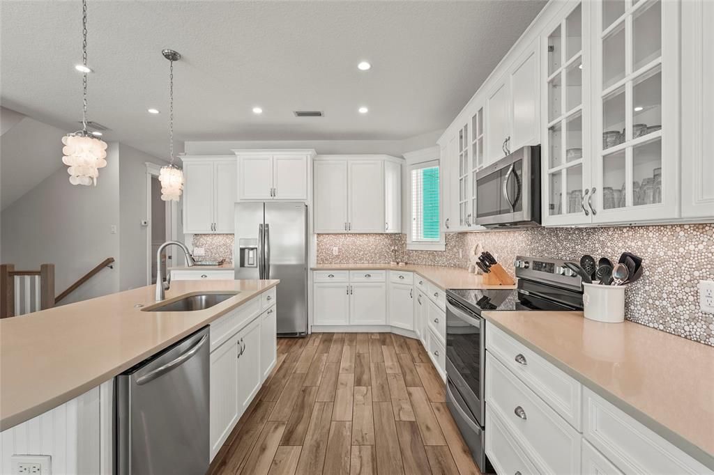 合同活跃: $2,995,000 (7 贝兹, 6 浴室, 3078 平方英尺)