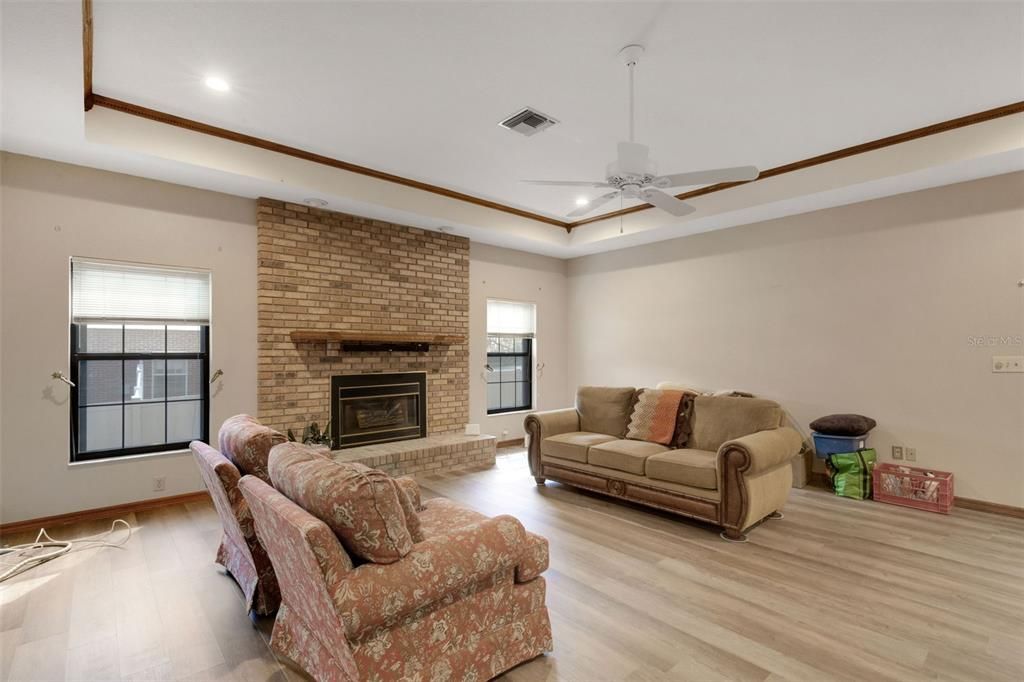 For Sale: $599,900 (4 beds, 2 baths, 2474 Square Feet)