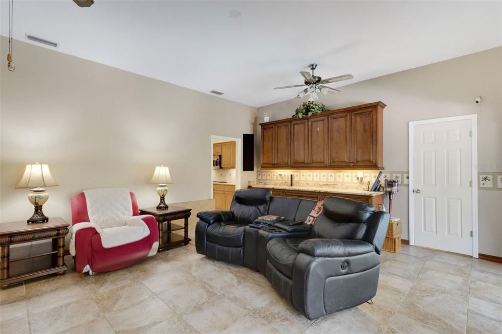 For Sale: $599,900 (4 beds, 2 baths, 2474 Square Feet)