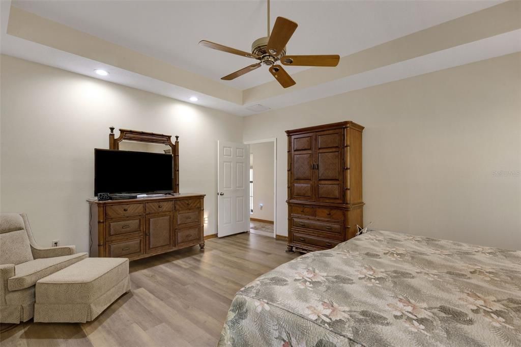 For Sale: $599,900 (4 beds, 2 baths, 2474 Square Feet)