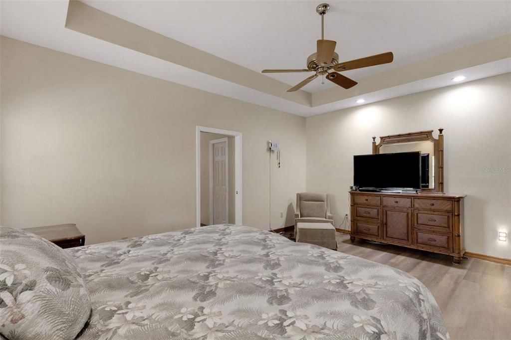 For Sale: $599,900 (4 beds, 2 baths, 2474 Square Feet)