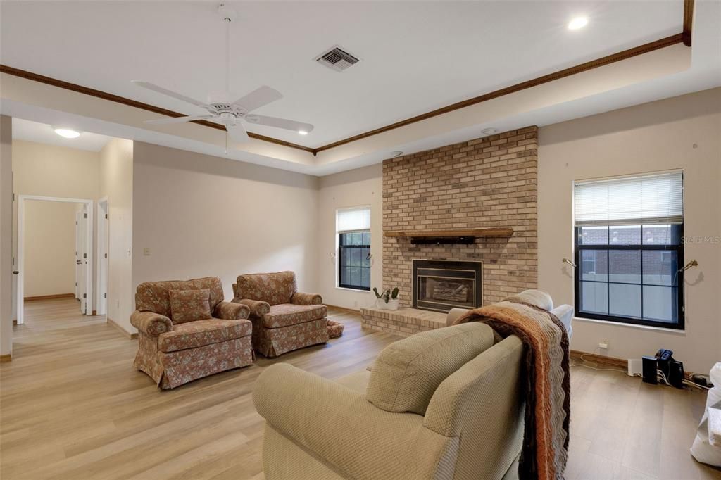 For Sale: $599,900 (4 beds, 2 baths, 2474 Square Feet)