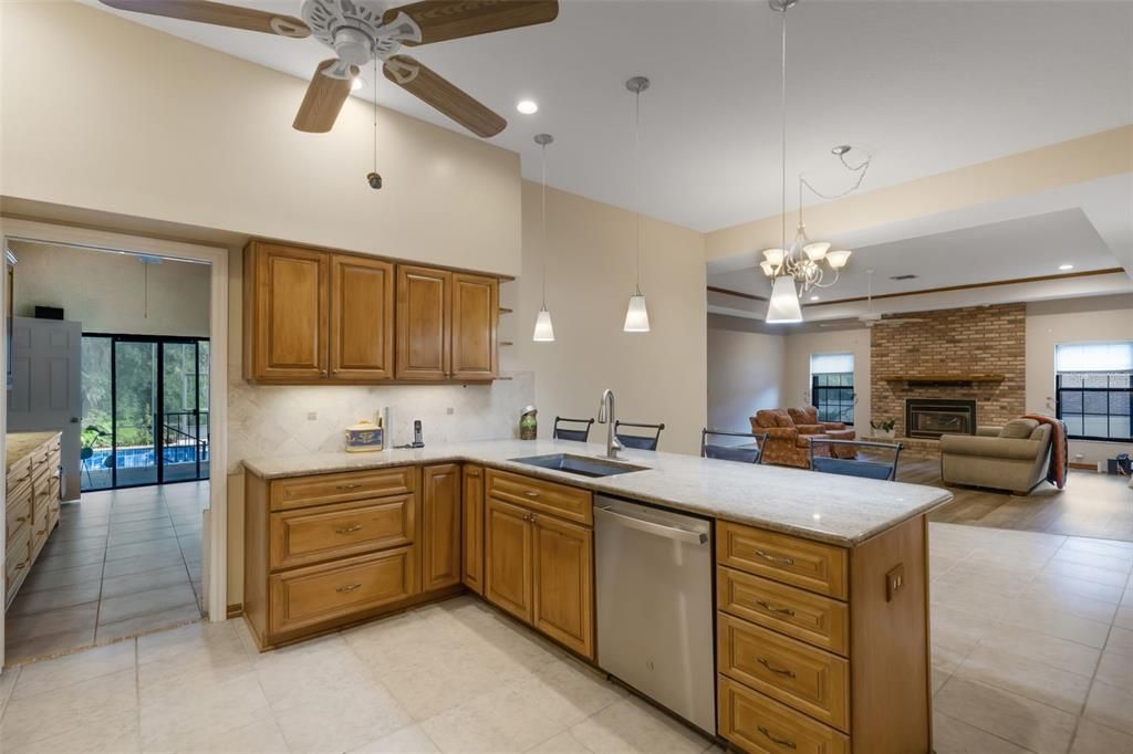 For Sale: $599,900 (4 beds, 2 baths, 2474 Square Feet)