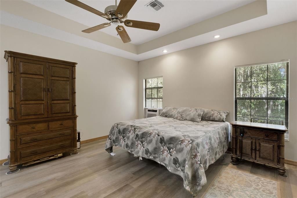 For Sale: $599,900 (4 beds, 2 baths, 2474 Square Feet)