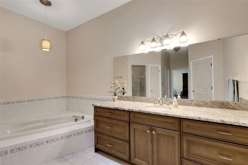 For Sale: $599,900 (4 beds, 2 baths, 2474 Square Feet)