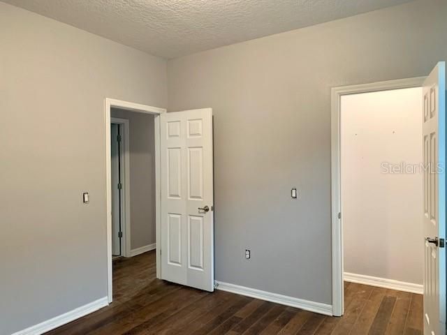 合同活跃: $2,600 (3 贝兹, 2 浴室, 1880 平方英尺)