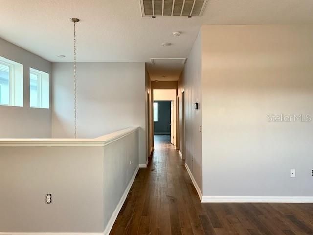 合同活跃: $2,600 (3 贝兹, 2 浴室, 1880 平方英尺)