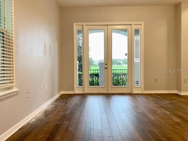 合同活跃: $2,600 (3 贝兹, 2 浴室, 1880 平方英尺)