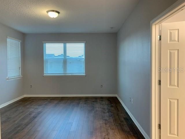 合同活跃: $2,600 (3 贝兹, 2 浴室, 1880 平方英尺)