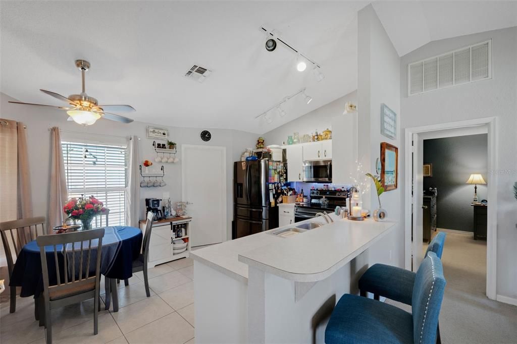 待售: $300,000 (3 贝兹, 2 浴室, 1358 平方英尺)