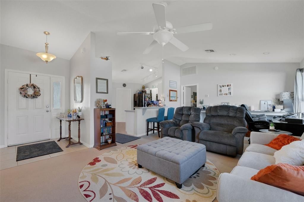 待售: $300,000 (3 贝兹, 2 浴室, 1358 平方英尺)