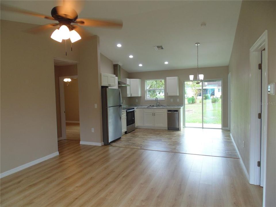 For Sale: $228,000 (3 beds, 2 baths, 1080 Square Feet)