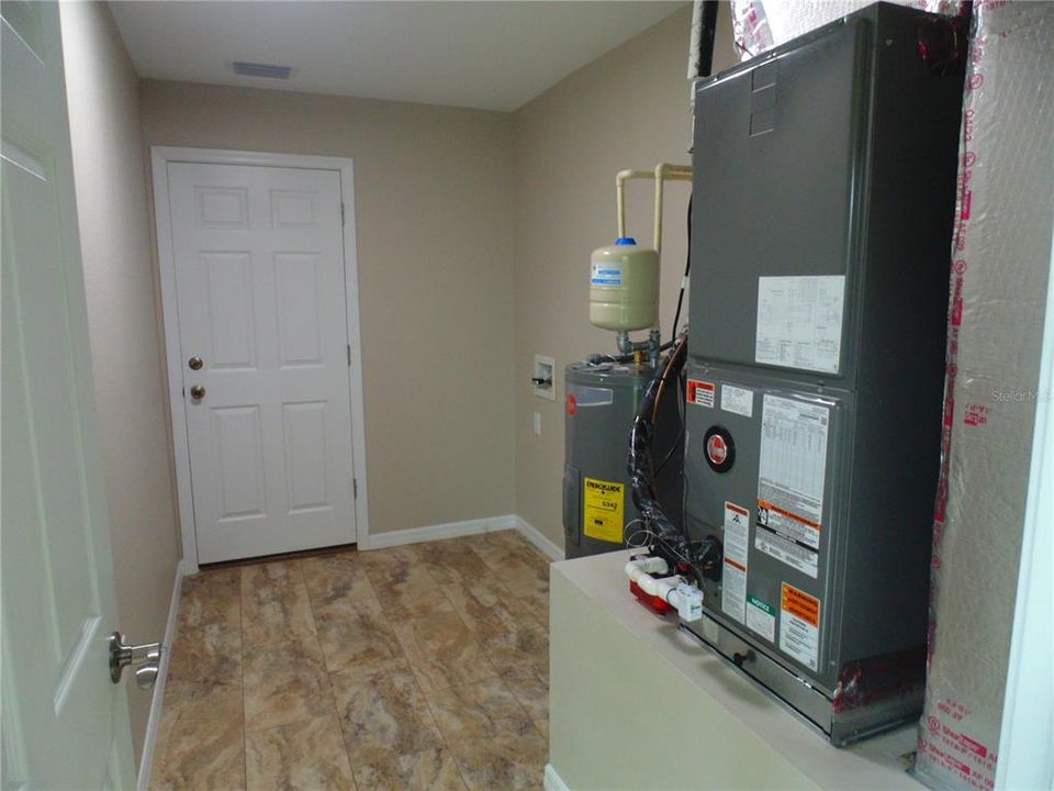 For Sale: $228,000 (3 beds, 2 baths, 1080 Square Feet)