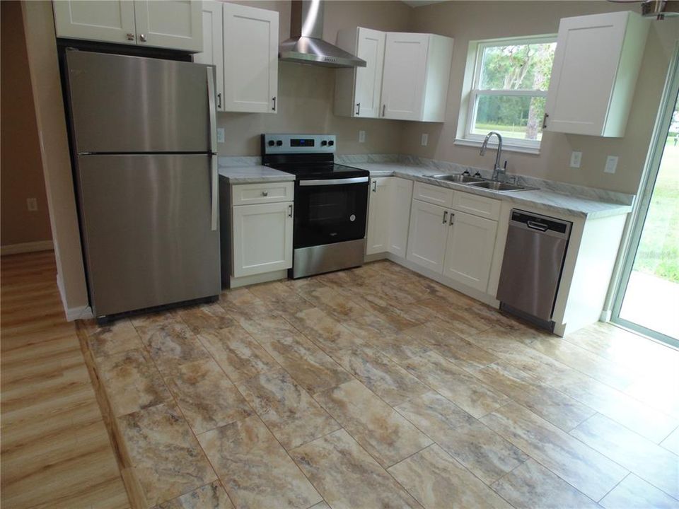 For Sale: $228,000 (3 beds, 2 baths, 1080 Square Feet)