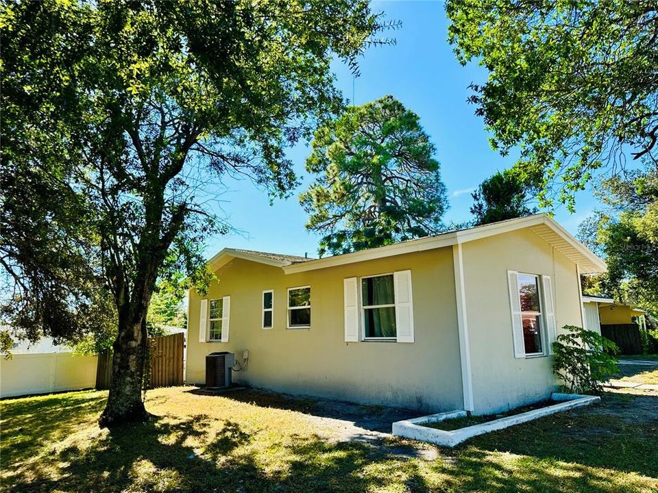 For Sale: $235,000 (2 beds, 2 baths, 1030 Square Feet)