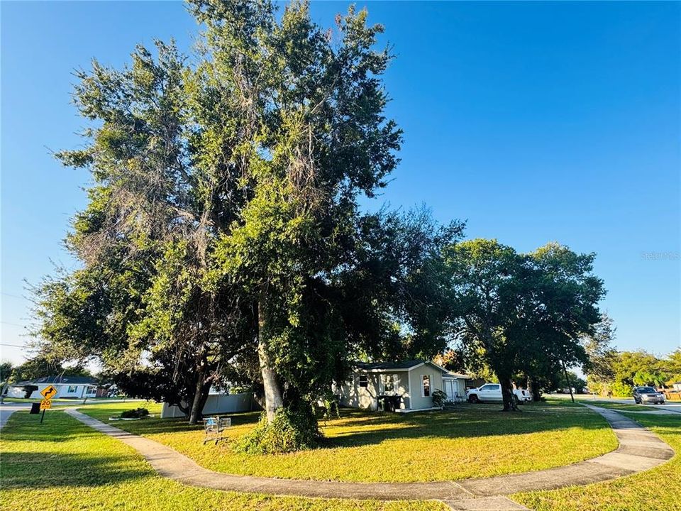 For Sale: $235,000 (2 beds, 2 baths, 1030 Square Feet)