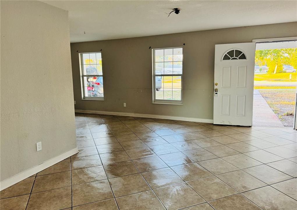 For Sale: $235,000 (2 beds, 2 baths, 1030 Square Feet)