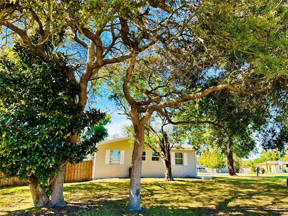 For Sale: $235,000 (2 beds, 2 baths, 1030 Square Feet)