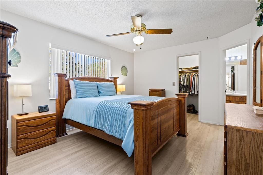 Active With Contract: $455,000 (4 beds, 2 baths, 1522 Square Feet)