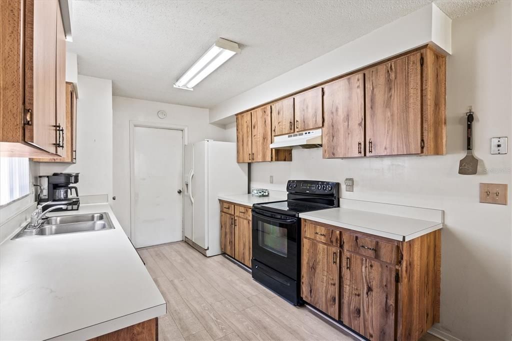 Active With Contract: $455,000 (4 beds, 2 baths, 1522 Square Feet)