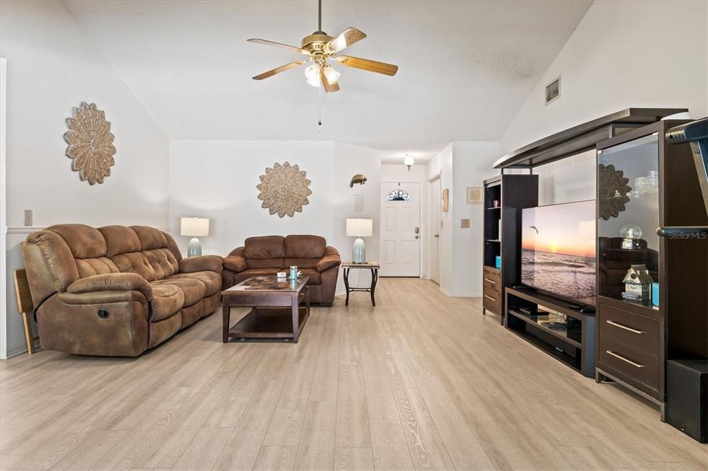 Active With Contract: $455,000 (4 beds, 2 baths, 1522 Square Feet)