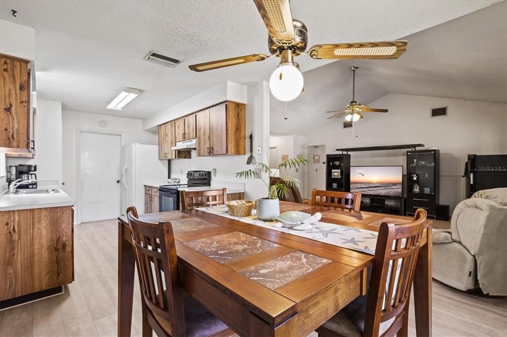 Active With Contract: $455,000 (4 beds, 2 baths, 1522 Square Feet)