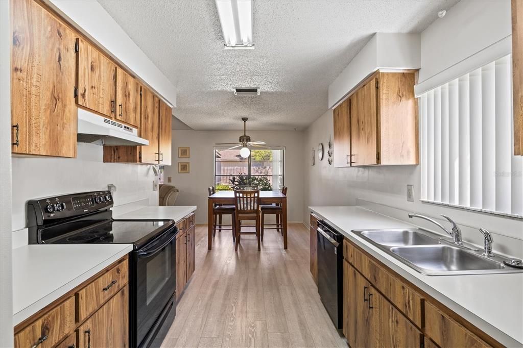 Active With Contract: $455,000 (4 beds, 2 baths, 1522 Square Feet)