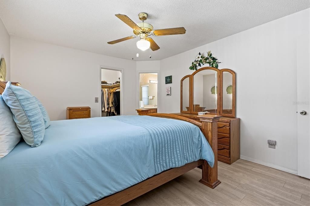 Active With Contract: $455,000 (4 beds, 2 baths, 1522 Square Feet)