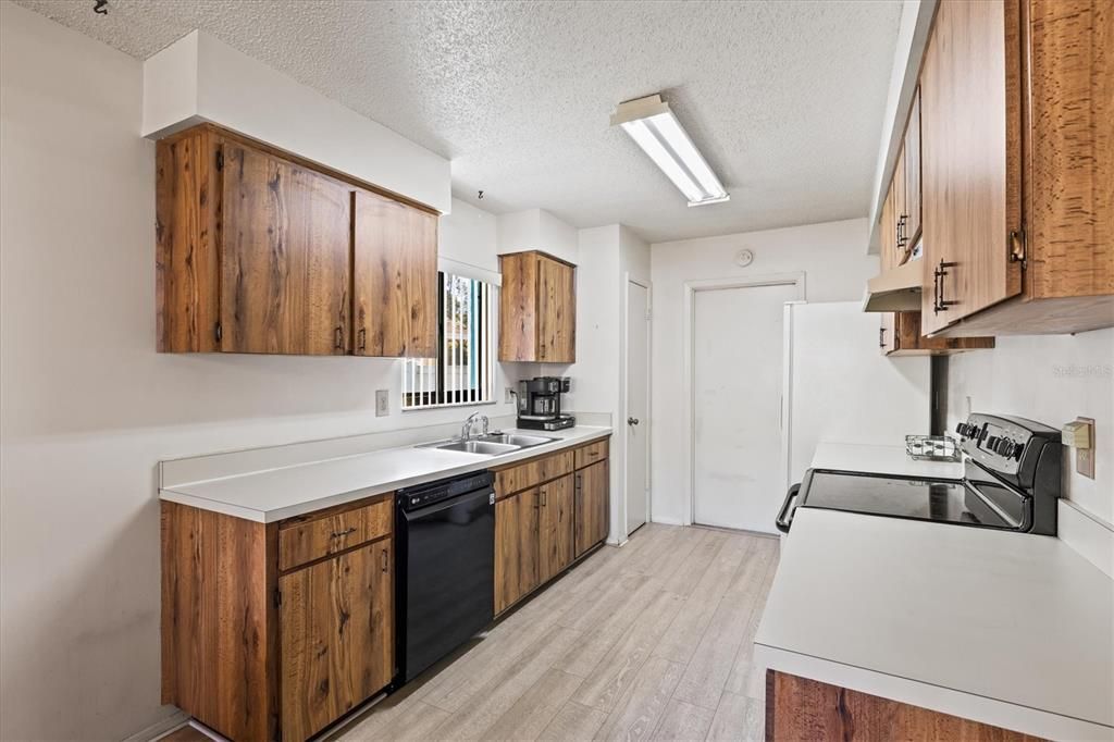 Active With Contract: $455,000 (4 beds, 2 baths, 1522 Square Feet)