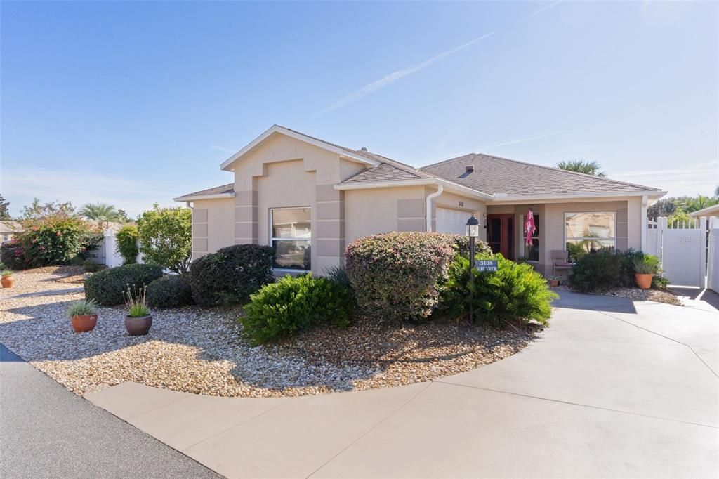 En Venta: $439,900 (3 camas, 2 baños, 1704 Pies cuadrados)