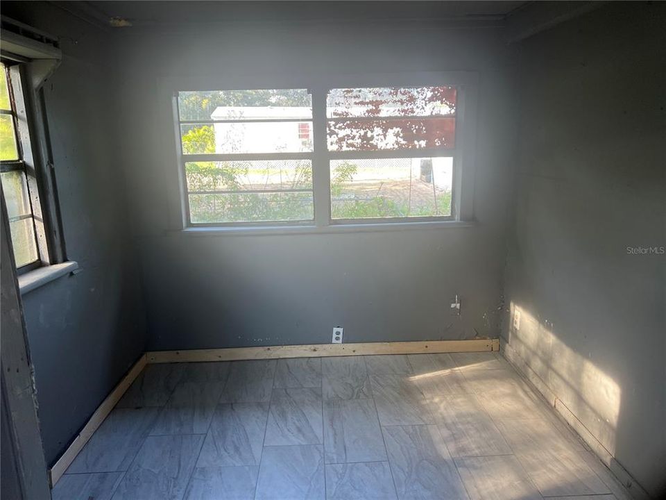 For Sale: $149,900 (3 beds, 1 baths, 936 Square Feet)