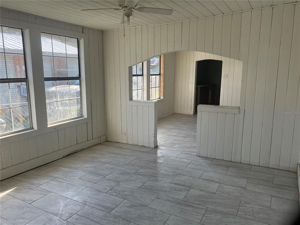 For Sale: $149,900 (3 beds, 1 baths, 936 Square Feet)