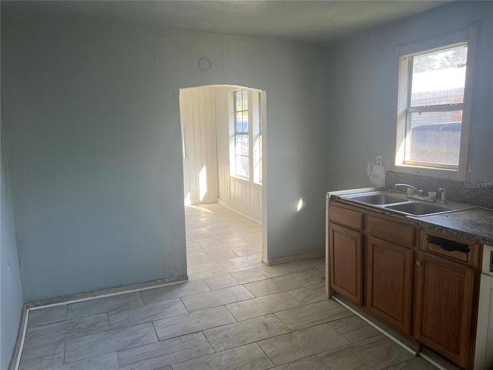 For Sale: $149,900 (3 beds, 1 baths, 936 Square Feet)