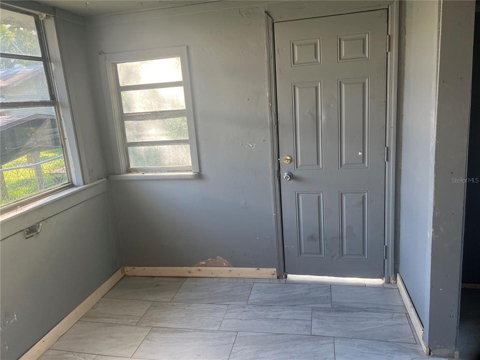 For Sale: $149,900 (3 beds, 1 baths, 936 Square Feet)