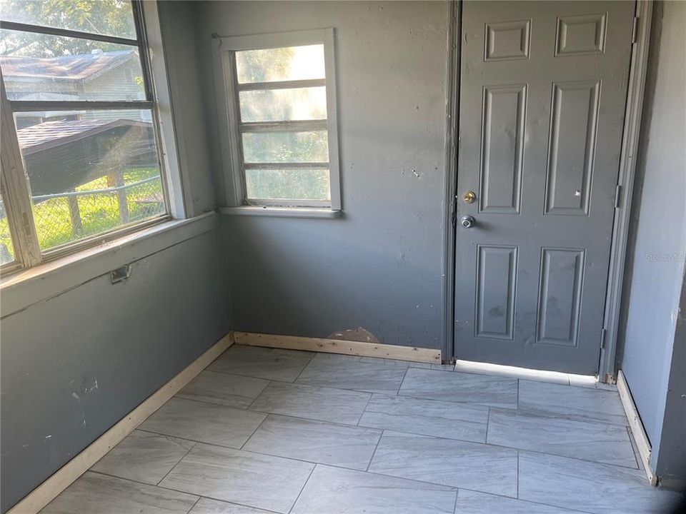 For Sale: $149,900 (3 beds, 1 baths, 936 Square Feet)