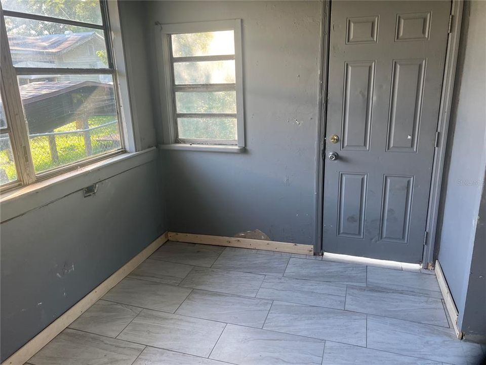 For Sale: $149,900 (3 beds, 1 baths, 936 Square Feet)