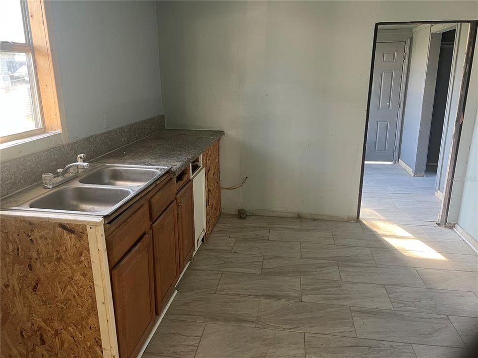 For Sale: $149,900 (3 beds, 1 baths, 936 Square Feet)