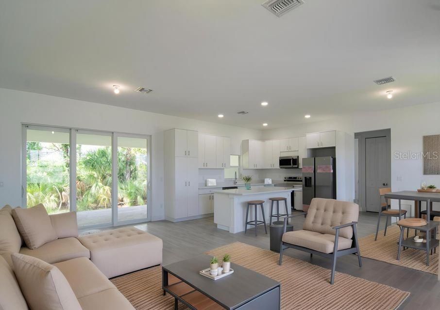 For Rent: $2,150 (4 beds, 2 baths, 2587 Square Feet)