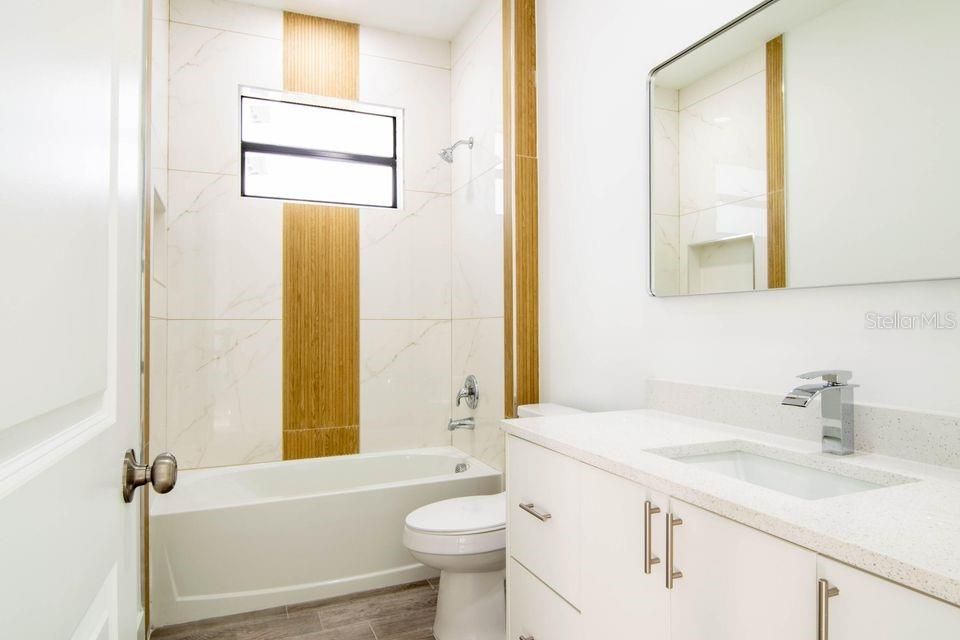 For Rent: $2,150 (4 beds, 2 baths, 2587 Square Feet)