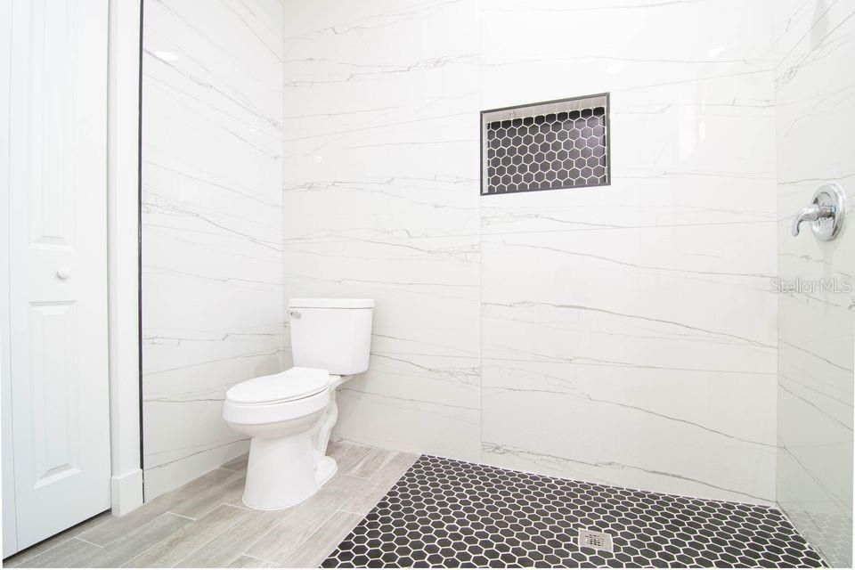 For Rent: $2,150 (4 beds, 2 baths, 2587 Square Feet)