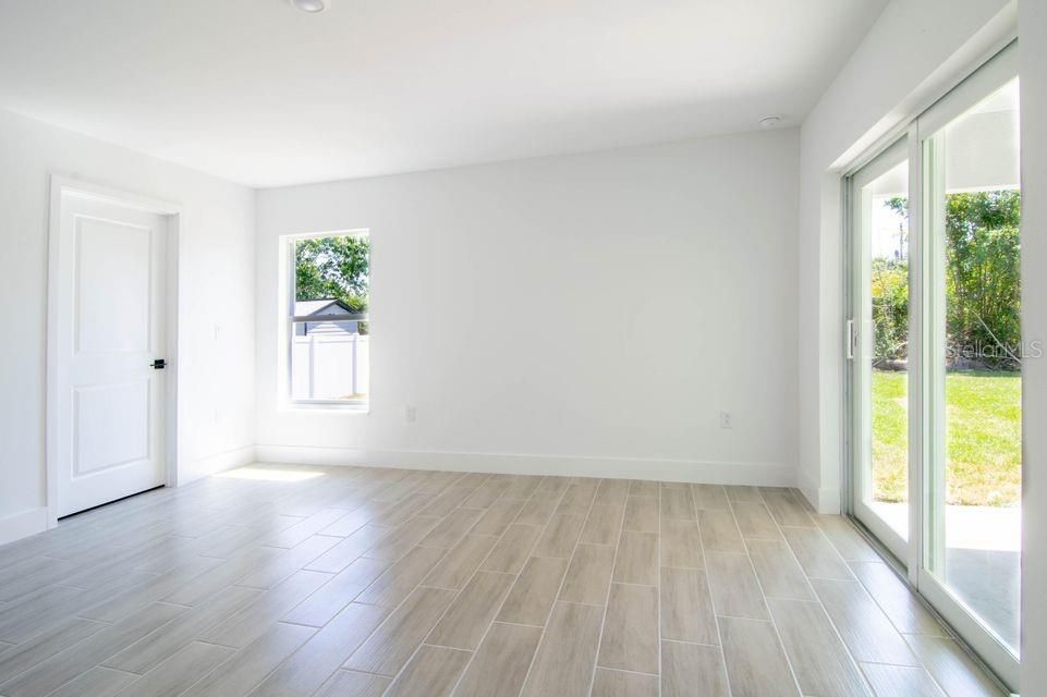 For Rent: $2,150 (4 beds, 2 baths, 2587 Square Feet)