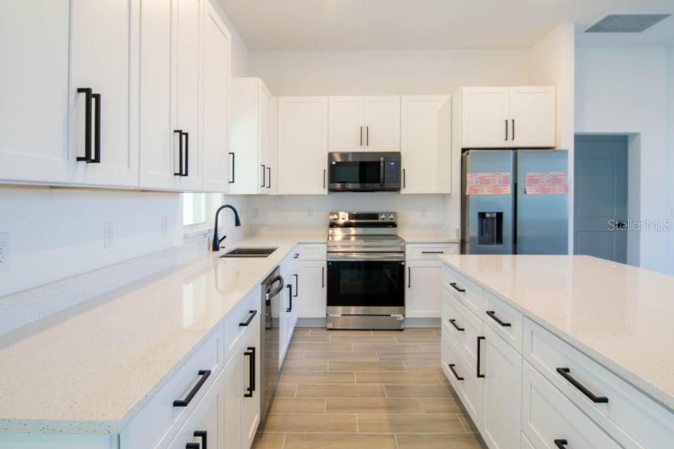 For Rent: $2,150 (4 beds, 2 baths, 2587 Square Feet)