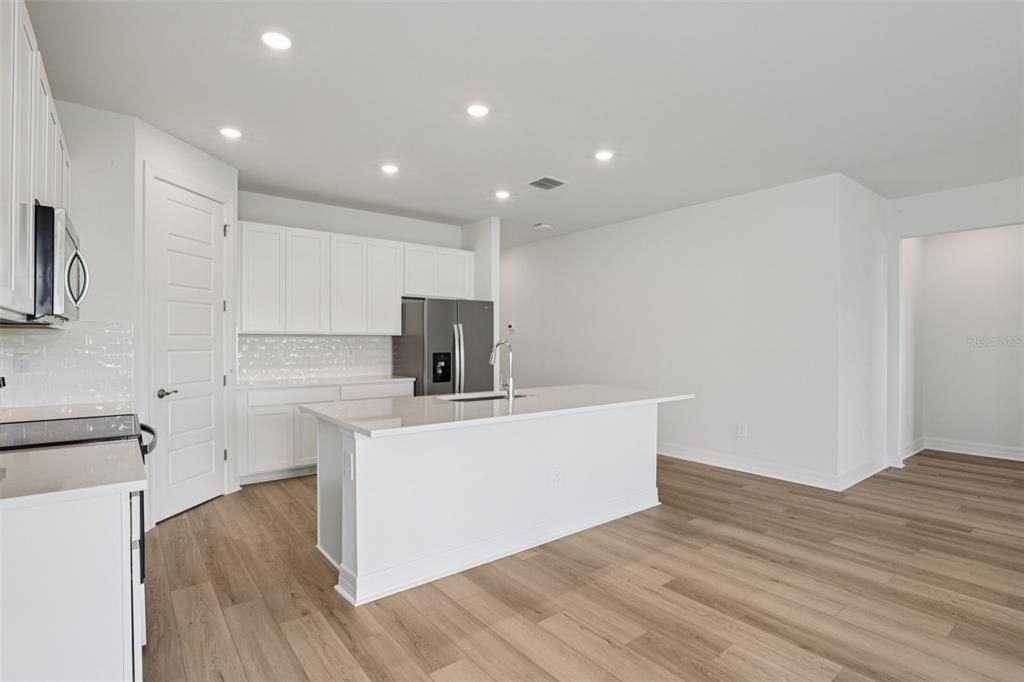 For Sale: $324,995 (4 beds, 2 baths, 1908 Square Feet)