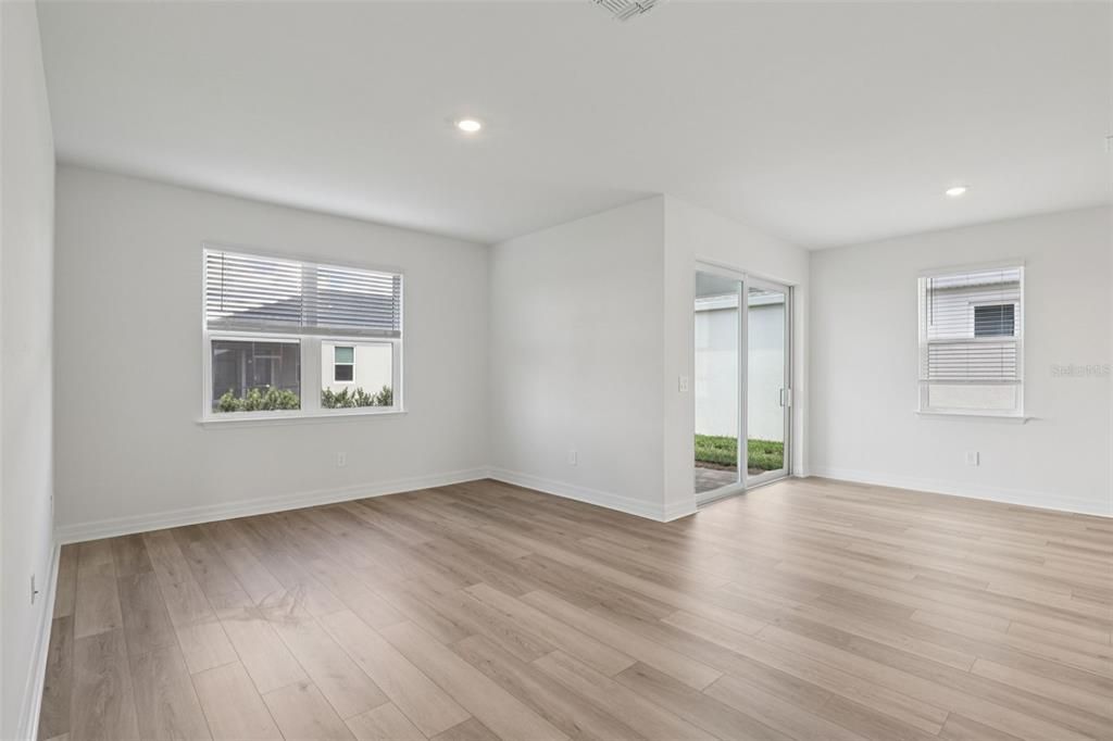 For Sale: $324,995 (4 beds, 2 baths, 1908 Square Feet)