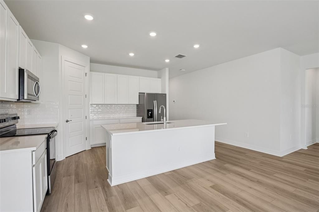 For Sale: $324,995 (4 beds, 2 baths, 1908 Square Feet)