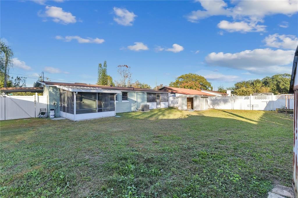 出租: $2,100 (3 贝兹, 1 浴室, 972 平方英尺)