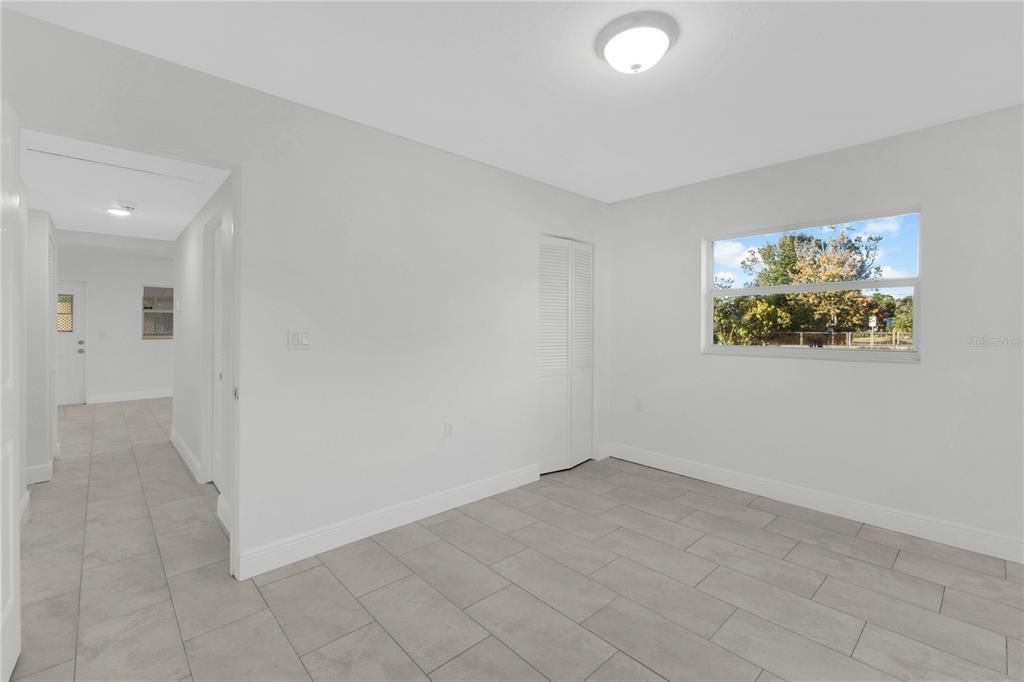 出租: $2,100 (3 贝兹, 1 浴室, 972 平方英尺)